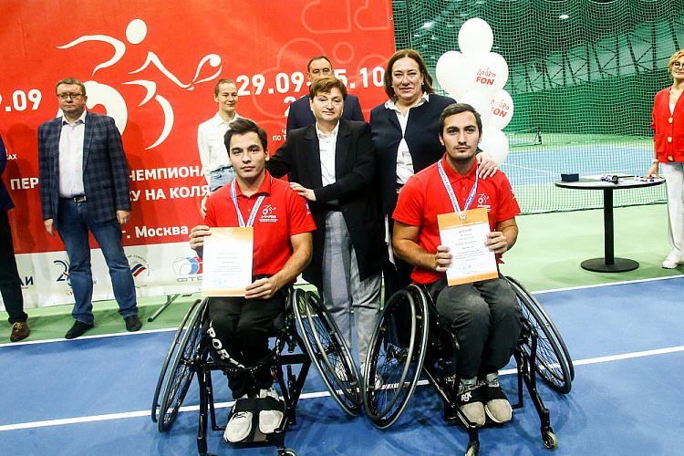 43 спортсмена из 11 регионов страны разыграли медали чемпионата России по теннису на колясках