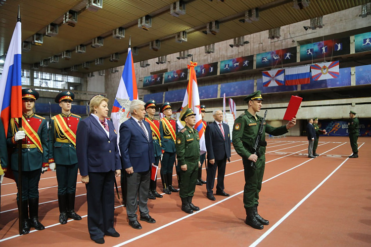 П.А. Рожков в Москве принял участие в торжественной церемонии приведения к военной присяге военнослужащих спортивных рот ЦСКА П.А. Рожков в Москве принял участие в торжественной церемонии приведения к военной присяге военнослужащих спортивных рот ЦСКА