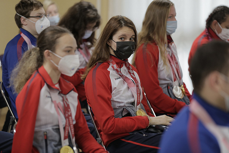 О.В. Матыцин в режиме телемоста провел встречу с П.А. Рожковым и чемпионами и призерами XVI Паралимпийских летних игр, находящимися в Паралимпийской деревне  
