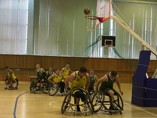 Команда "БасКИ-Невские звезды" из Санкт-Петербурга победила на чемпионате России по баскетболу на колясках 