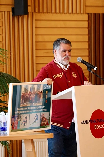 Делегация российских паралимпийцев посетила швейную фабрику «Мануфактуры Bosco»