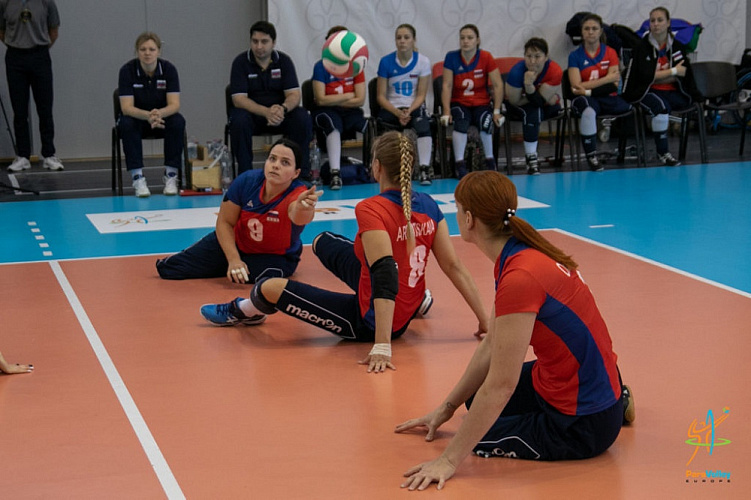 Сборные команды России вышли в полуфинал чемпионата Европы по волейболу сидя в Венгрии