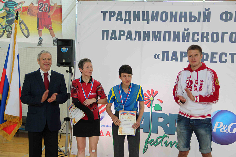 П.А. Рожков, О.В.Семенова, А.И.Алябьев наградили победителей и призеров первого соревновательного дня традиционного фестиваля паралимпийского спорта «Парафест»
