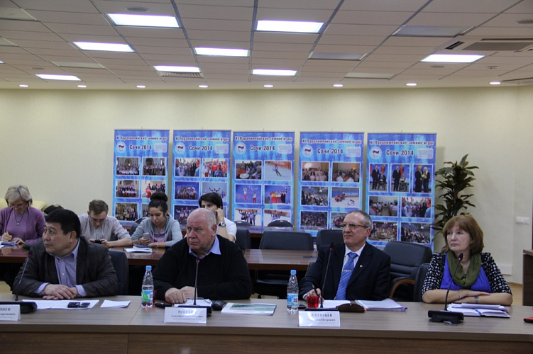 В.П. Лукин в зале Исполкома Дома паралимпийского спорта провел заседание Исполкома ПКР