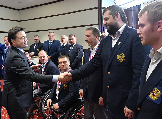 В.П. Лукин, П.А. Рожков, Б.В. Иванюженков, С.А. Самойлов в Доме Правительства Московской области  приняли участие в церемонии награждения Губернатором МО А.Ю. Воробьевым сборной команды региона по хоккею-следж «Феникс» за победу на чемпионате России