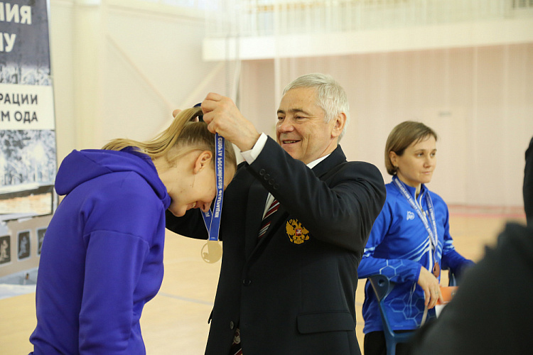 П.А. Рожков в Пересвете принял участие в церемониях открытия и награждения, а также просмотре Кубка России и Всероссийских детско-юношеских соревнований по лыжным гонкам и биатлону спорта лиц с ПОДА