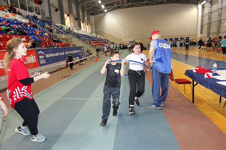 В Перми прошел спортивный праздник «Папа, мама, я – спортивная семья!» для семей с детьми-инвалидами