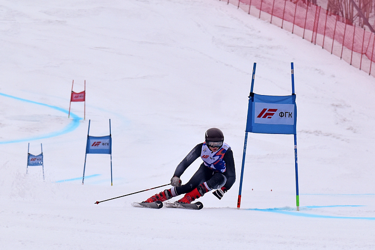 Ворончихина и Бугаев стали абсолютными чемпионами России по горнолыжному спорту лиц с ПОДА