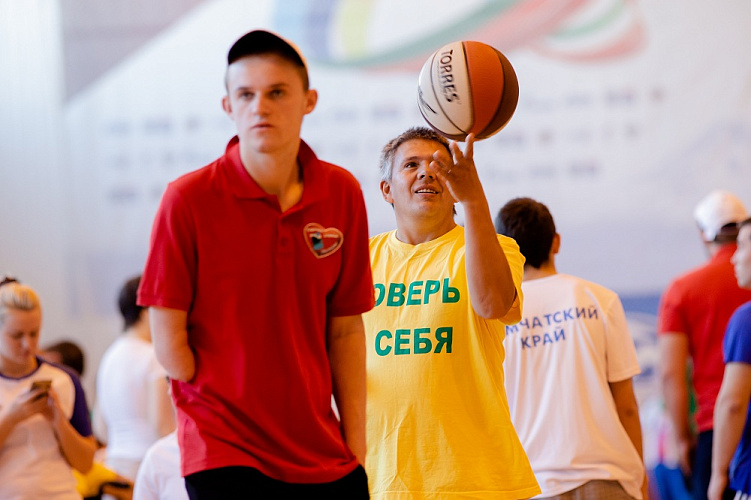 Камчатские паралимпийцы провели «Паралимпийский урок» в образовательных учреждениях Камчатского края