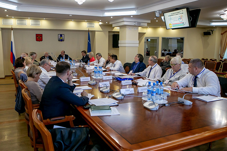 В.П. Лукин в г. Южно-Сахалинске провел заседание Исполкома ПКР