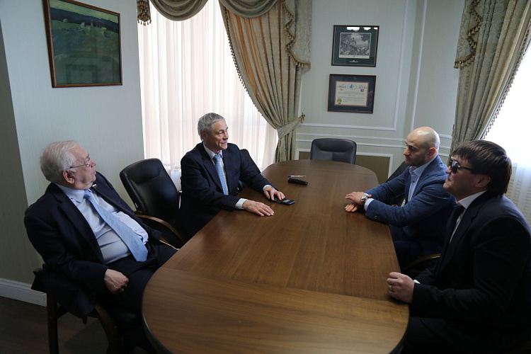 В офисе ПКР состоялась рабочая встреча В.П. Лукина, П.А. Рожкова с руководителями Паралимпийского комитета Республики Молдова – О. Крецулом и В. Глигором