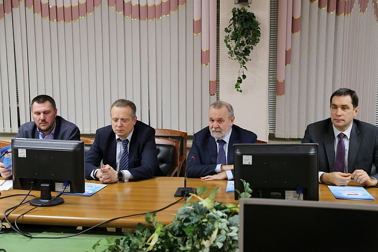 П.А. Рожков, В. Потапова в офисе Фонда социального страхования РФ приняли участие во встрече с Председателем Фонда социального страхования РФ А.С. Кигимом