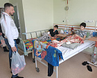 Паралимпийский чемпион А. Юсупов навестил раненых бойцов и детей в луганском госпитале