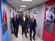 Губернатор Омской области В.П. Хоценко в Омске демонстрационно-просветительский центр по адаптивному спорту