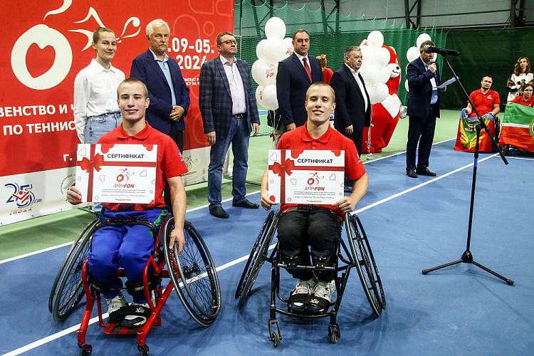 43 спортсмена из 11 регионов страны разыграли медали чемпионата России по теннису на колясках