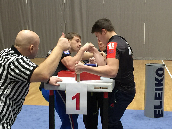 Сборная команда Республики Дагестан выиграла общекомандный зачет чемпионата России по армрестлингу спорта лиц с ПОДА в Сочи