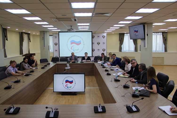 П.А. Рожков, А.А. Строкин в зале Исполкома ПКР провели рабочее совещание по вопросу «Развития хоккея-следж в Российской Федерации"