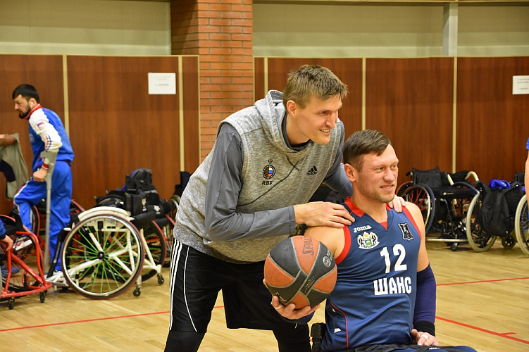 А.А. Строкин вместе с президентом Российской федерации баскетбола А.Г. Кириленко в д. Парамоново (Московская область) приняли участие в церемонии открытия 1 круга чемпионата России по баскетболу на колясках