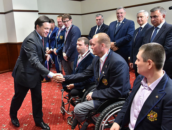 В.П. Лукин, П.А. Рожков, Б.В. Иванюженков, С.А. Самойлов в Доме Правительства Московской области  приняли участие в церемонии награждения Губернатором МО А.Ю. Воробьевым сборной команды региона по хоккею-следж «Феникс» за победу на чемпионате России