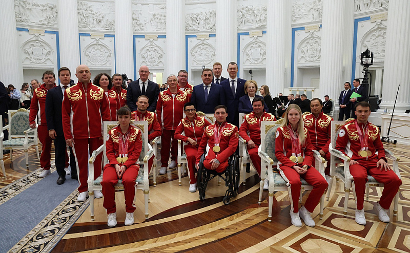 В Кремле Владимир Путин вручил государственные награды Российской Федерации победителям и призёрам ХIV Паралимпийских зимних игр 2026 года