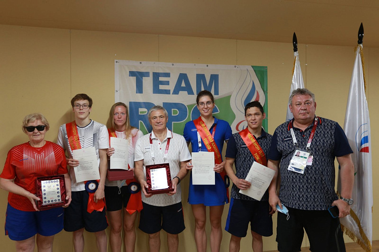 П.А. Рожков в Паралимпийской деревне вручил ленты чемпионов победителям Паралимпиады и памятные знаки ПКР «Участник XVI Паралимпийских игр»
