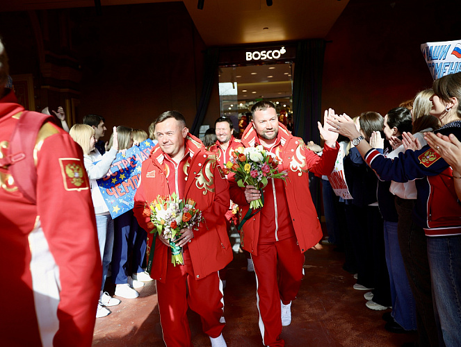 Торжественная встреча Паралимпийской команды России прошла в ГУМе на Красной площади