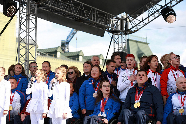 Паралимпийскую сборную России торжественно встретили на Красной площади Паралимпийскую сборную России торжественно встретили на Красной площади