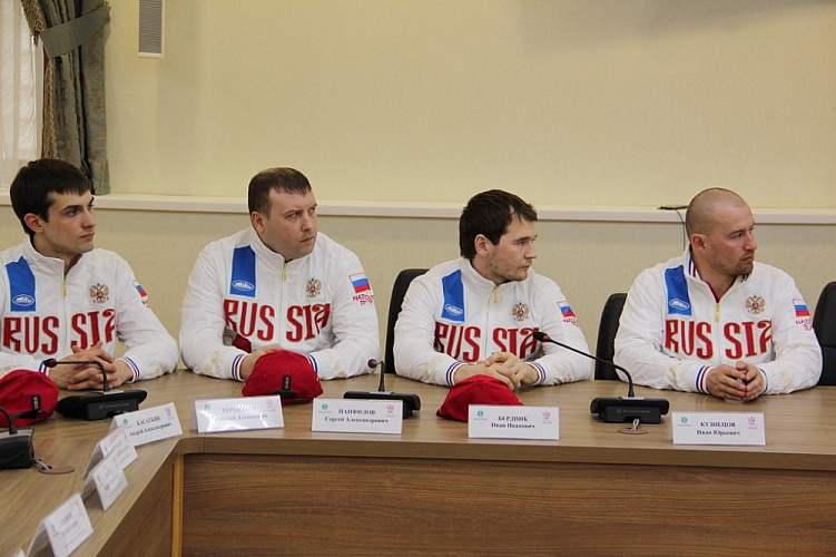 В зале Исполкома Дома паралимпийского спорта прошла встреча руководства ПКР, Всероссийской федерации спорта лиц с ПОДА со сборной командой России по хоккею-следж, организованная в преддверии чемпионата мира