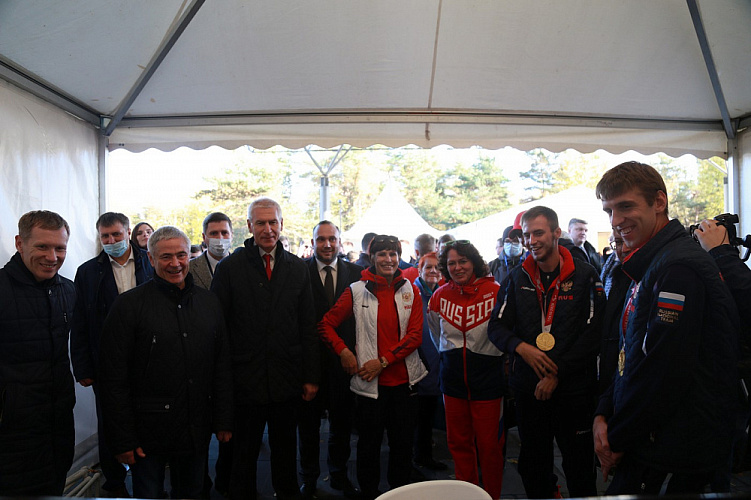 В Центральном парке культуры и отдыха г. Дзержинска чемпионы и призеры Паралимпийских игр провели мастер-классы для детей с ограниченными возможностями здоровья