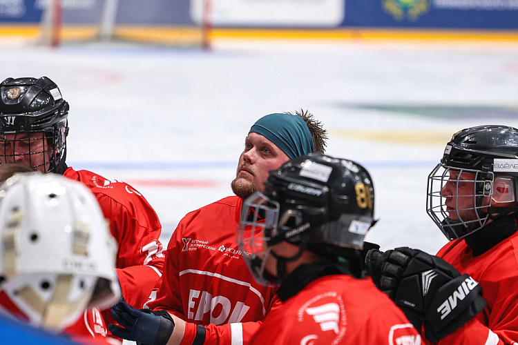 Во Владивостоке состоялось открытие Кубка по следж-хоккею среди ветеранов СВО «Герои нашего времени»