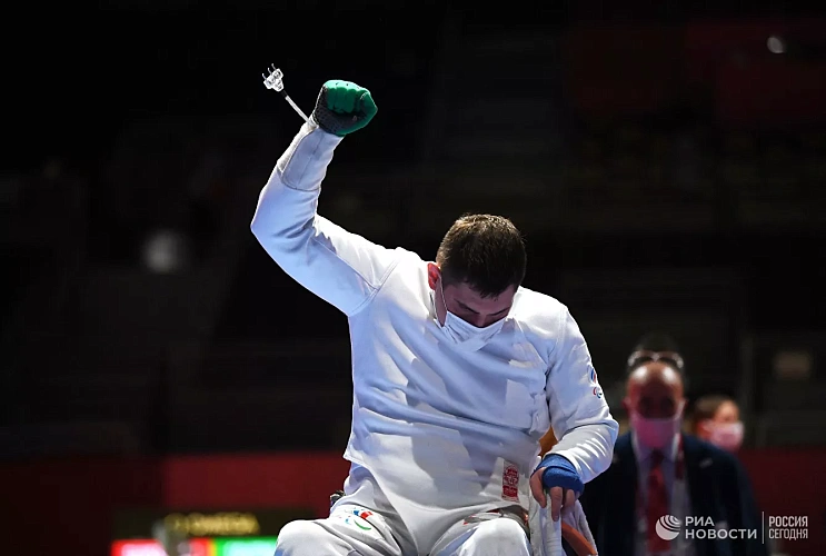 РИА Новости: Кузюков - выиграл золото Паралимпиады, несмотря на судороги в финале