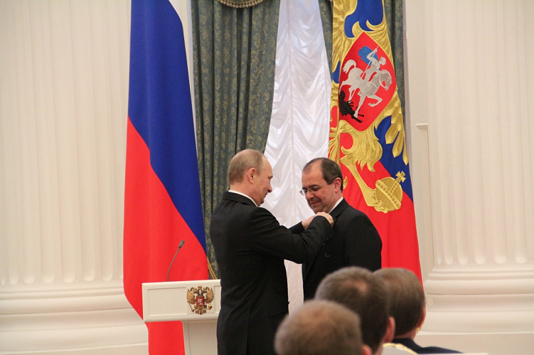 Президент Российской Федерации В.В. Путин вручил государственные награды Российской Федерации организаторам XI Паралимпийских  зимних игр в Сочи, руководителям спортивных федераций, тренерам и другим деятелям, внесшим вклад в подготовку  Паралимпиады-2014