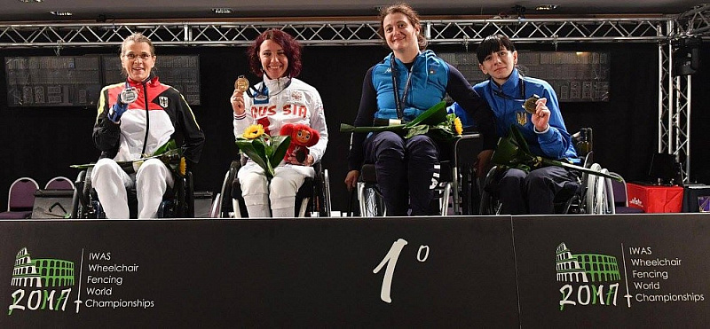 Сборная команда России по фехтованию на колясках завоевала 4 золотые, 5 серебряных и 10 бронзовых медалей по итогам четырех дней чемпионата мира в Италии Сборная команда России по фехтованию на колясках завоевала 4 золотые, 5 серебряных и 10 бронзовых медалей по итогам четырех дней чемпионата мира в Италии