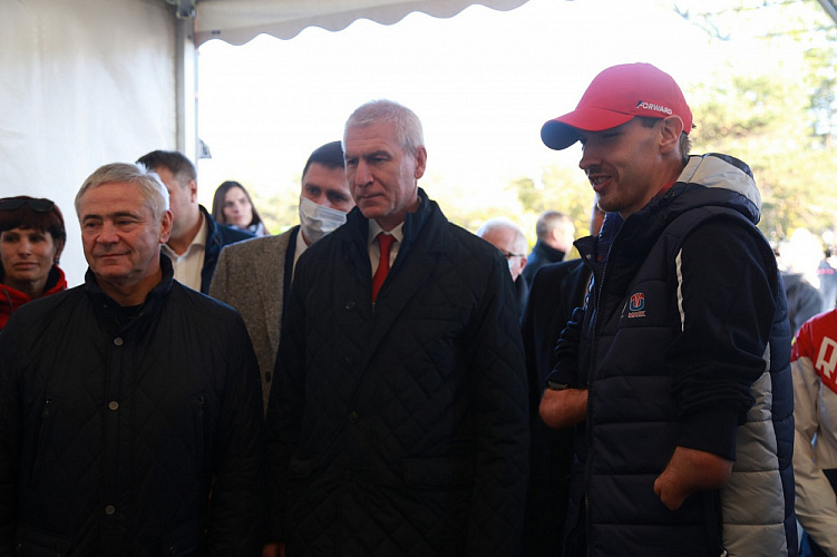 В Центральном парке культуры и отдыха г. Дзержинска чемпионы и призеры Паралимпийских игр провели мастер-классы для детей с ограниченными возможностями здоровья