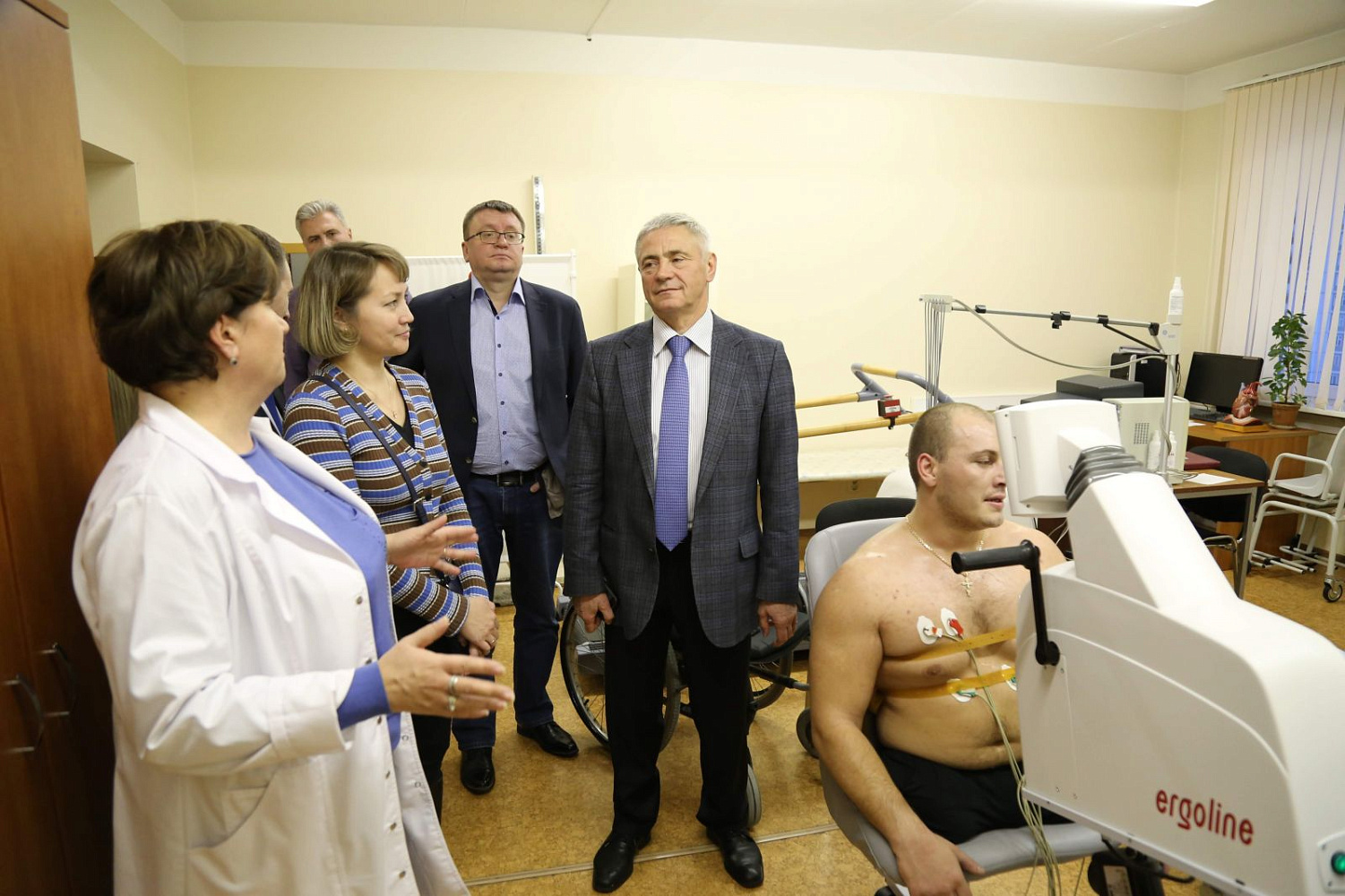П.А. Рожков и А.А. Строкин встретились с сотрудниками Отделения спортивной медицины паралимпийских видов спорта ФНКЦСМ ФМБА России, где проходят УМО сборные команды России, а также ознакомились с работой Отделения