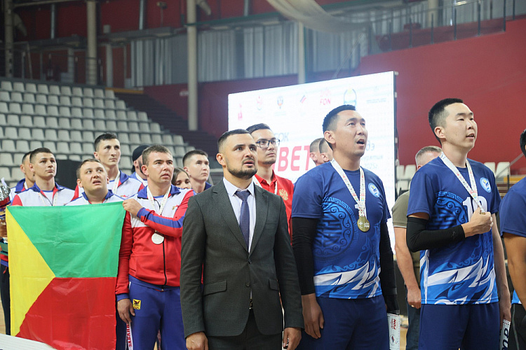 Команда Бурятии выиграла Кубок Фонбет по волейболу сидя среди ветеранов СВО