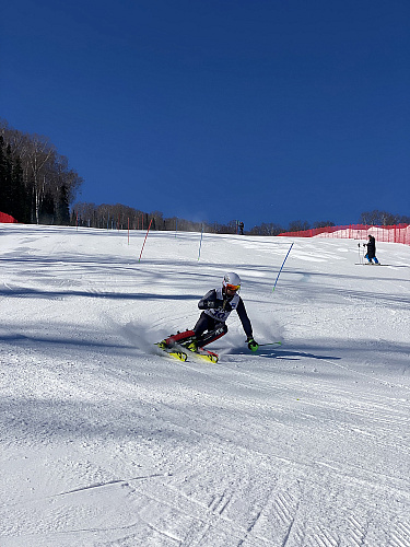Ворончихина и Бугаев стали абсолютными чемпионами России по горнолыжному спорту лиц с ПОДА