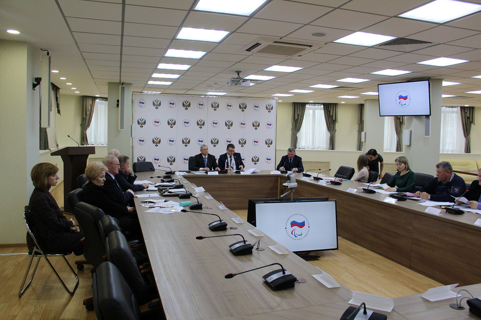 П.А. Рожков в зале Исполкома ПКР провел заседание Бюро рабочей группы по подготовке сборных команд России к участию в Паралимпийских играх-2018 