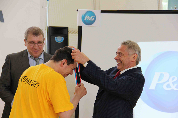 П.А. Рожков, О.В.Семенова, А.И.Алябьев наградили победителей и призеров первого соревновательного дня традиционного фестиваля паралимпийского спорта «Парафест»