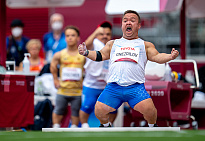 ТАСС: Легкоатлет Гнездилов посвятил своему тренеру победную попытку на Паралимпийских играх