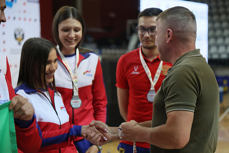 Команда Бурятии выиграла Кубок Фонбет по волейболу сидя среди ветеранов СВО