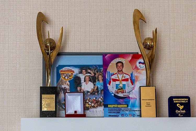 Без Границ: «Мне всегда плохо после финиша на 400 метров». Паралимпийский чемпион по легкой атлетике Андрей Вдовин — лучший в мире на нелюбимой для себя дистанции Без Границ: «Мне всегда плохо после финиша на 400 метров». Паралимпийский чемпион по легкой атлетике Андрей Вдовин — лучший в мире на нелюбимой для себя дистанции