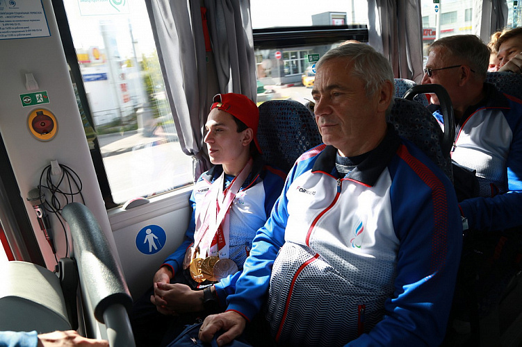 Паралимпийскую сборную России торжественно встретили на Красной площади Паралимпийскую сборную России торжественно встретили на Красной площади