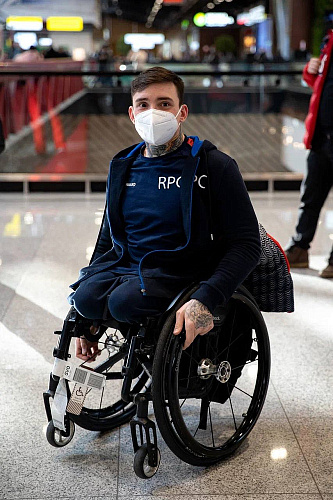 В аэропорту Шереметьево торжественно встретили Паралимпийскую сборную команду России