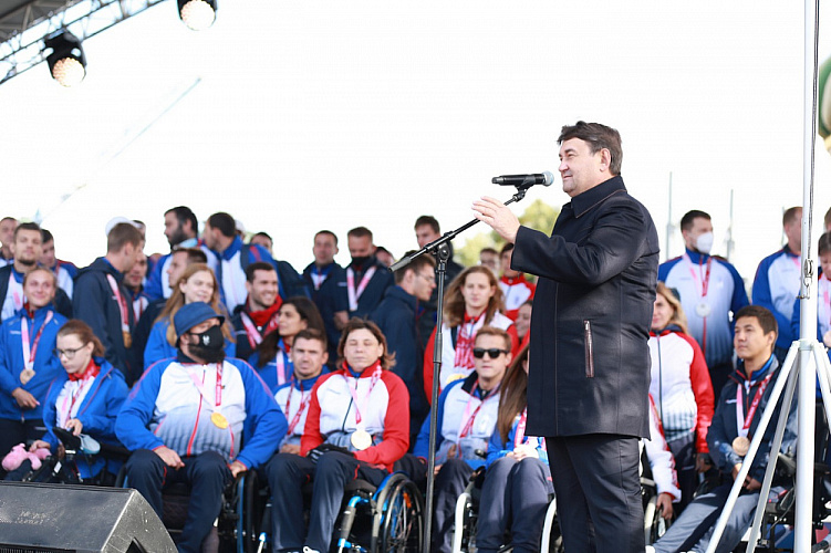 Паралимпийскую сборную России торжественно встретили на Красной площади Паралимпийскую сборную России торжественно встретили на Красной площади