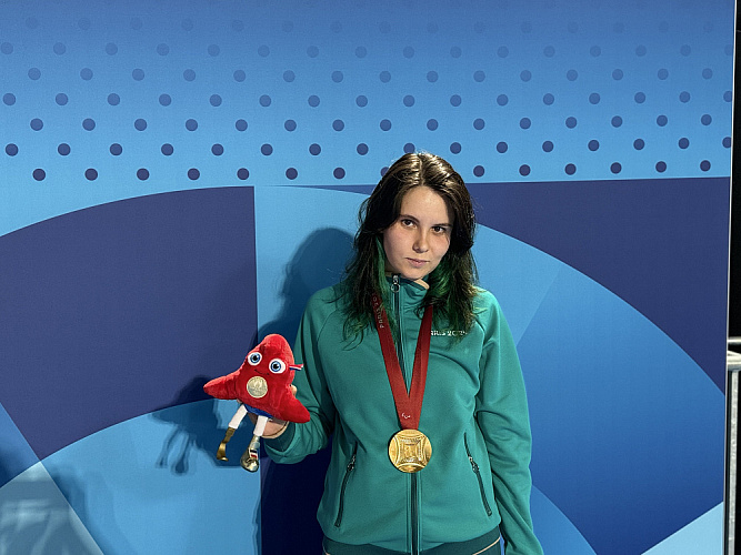 2 золотые, 1 серебряную и 2 бронзовые награды завоевали паралимпийцы из России в восьмой день Паралимпиады в Париже