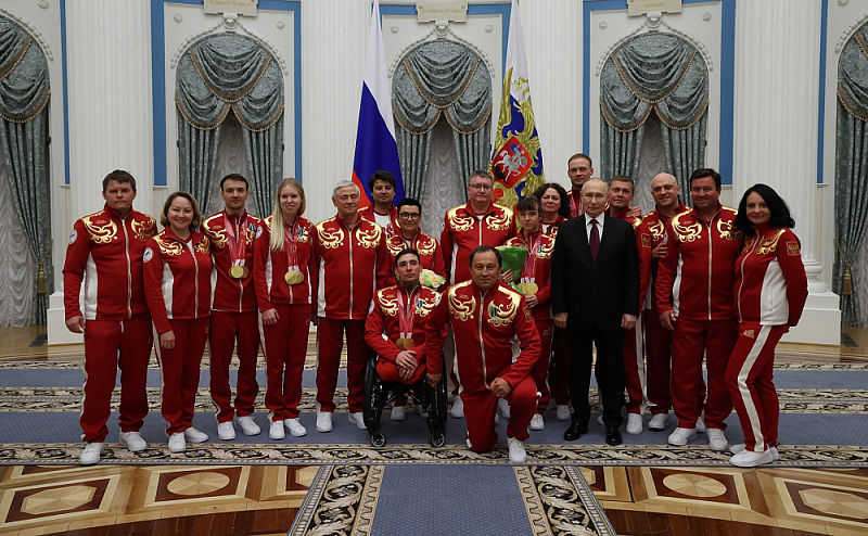 В Кремле Владимир Путин вручил государственные награды Российской Федерации победителям и призёрам ХIV Паралимпийских зимних игр 2026 года