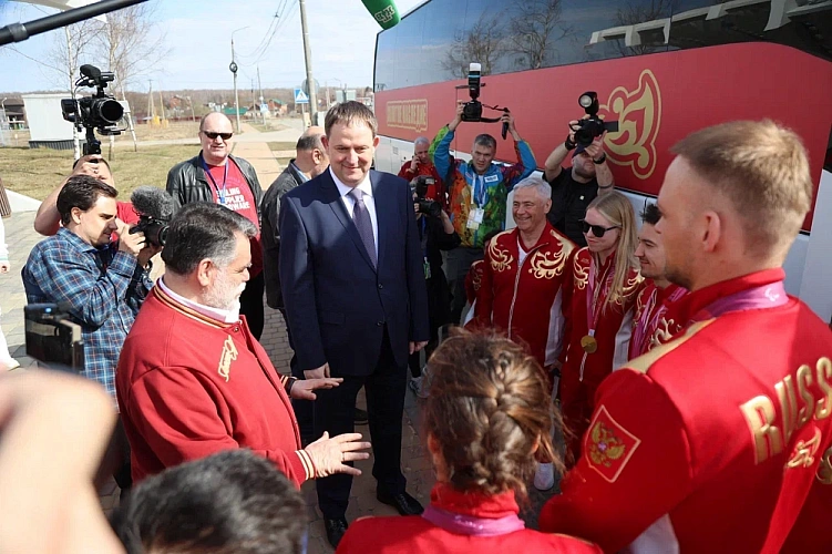 Делегация российских паралимпийцев посетила швейную фабрику «Мануфактуры Bosco»