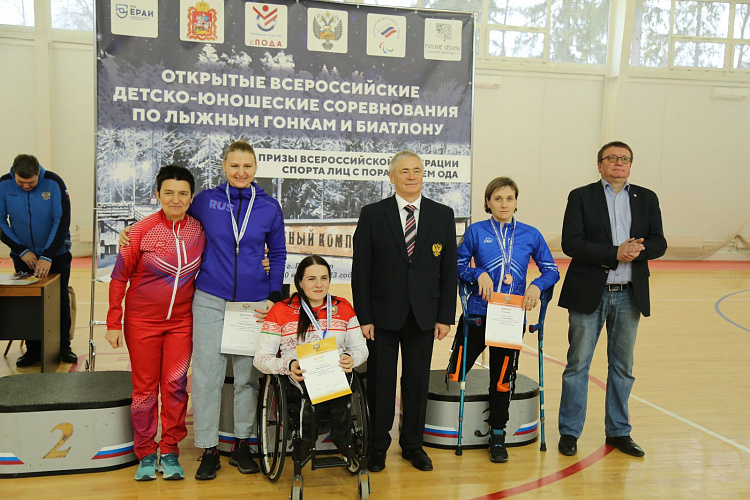 П.А. Рожков в Пересвете принял участие в церемониях открытия и награждения, а также просмотре Кубка России и Всероссийских детско-юношеских соревнований по лыжным гонкам и биатлону спорта лиц с ПОДА
