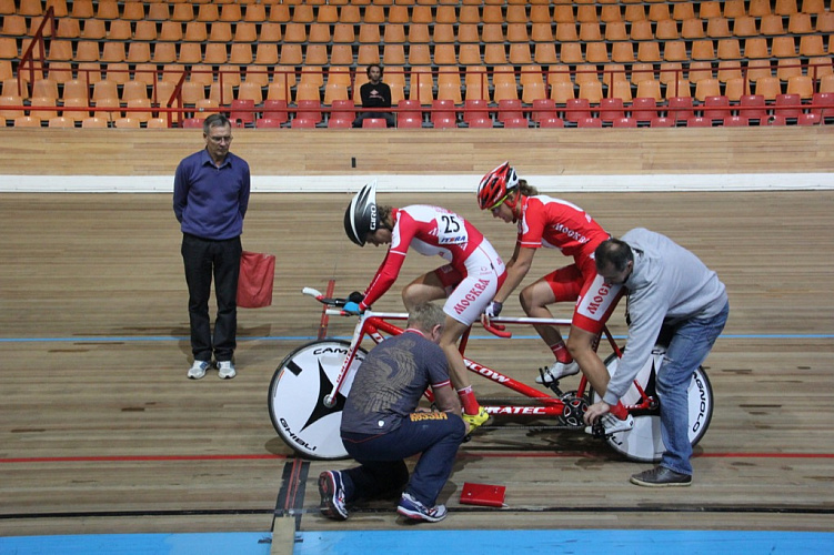 Определены победители чемпионата России по велоспорту-тандем на треке среди лиц с нарушением зрения